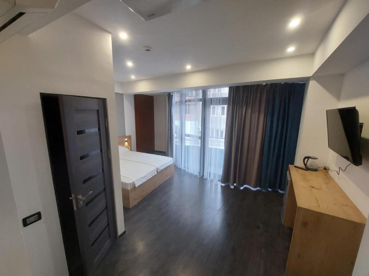 Friendly Hotel Erevan Esterno foto