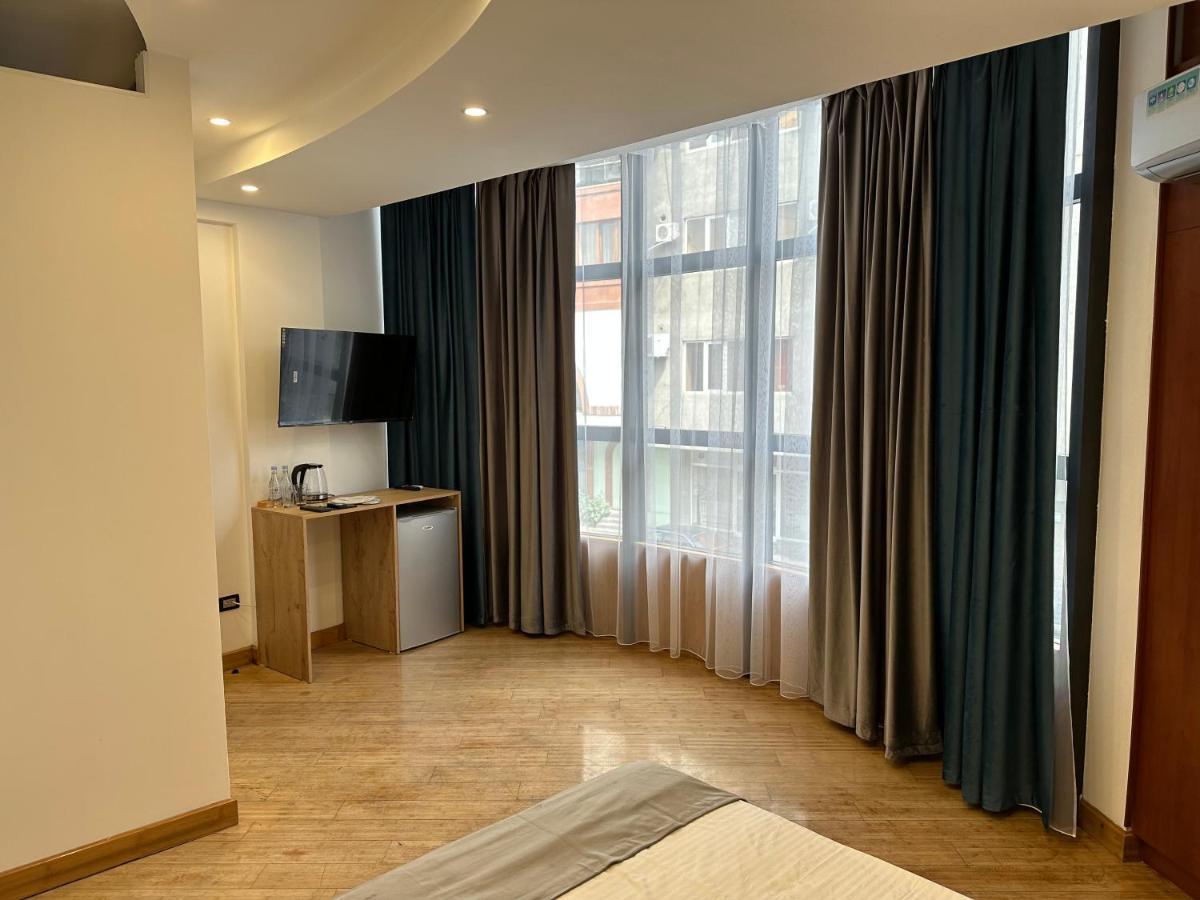 Friendly Hotel Erevan Esterno foto