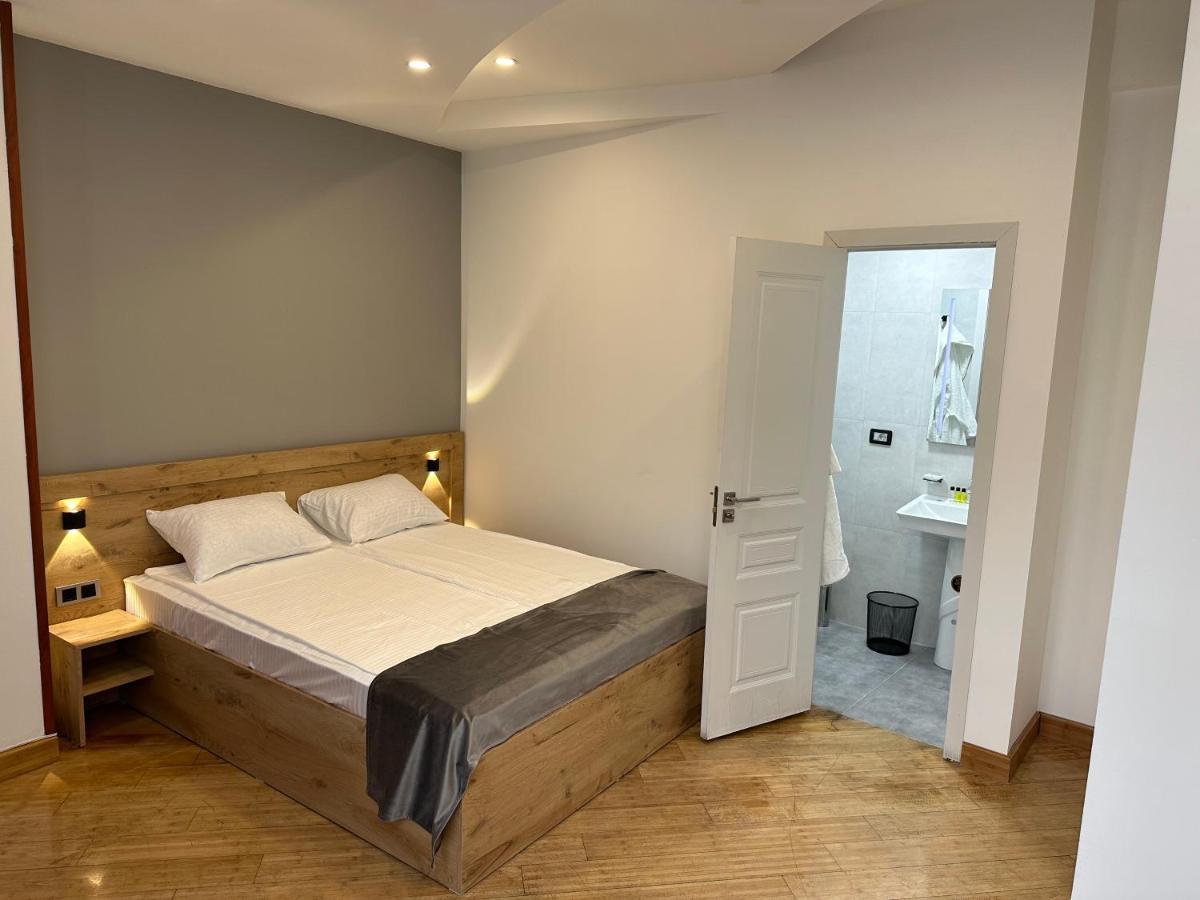 Friendly Hotel Erevan Esterno foto