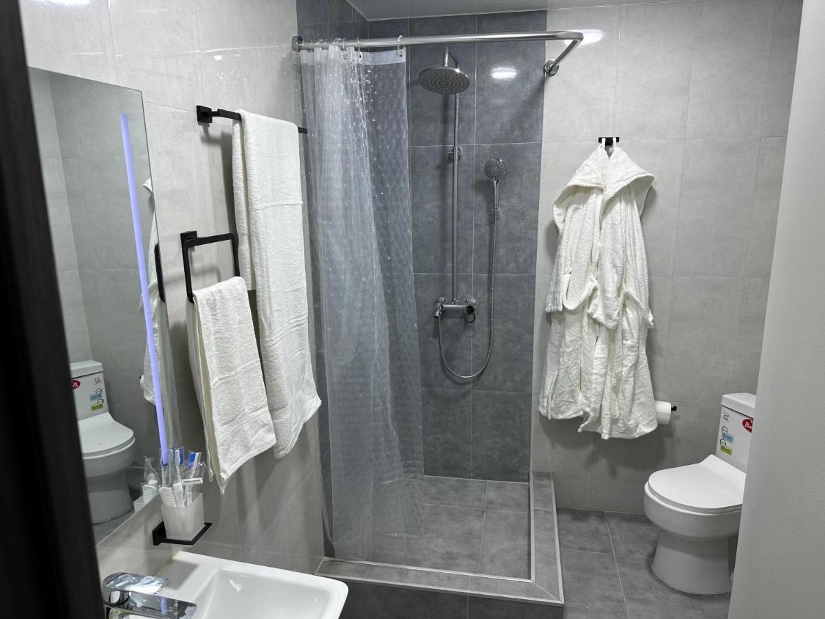 Friendly Hotel Erevan Esterno foto