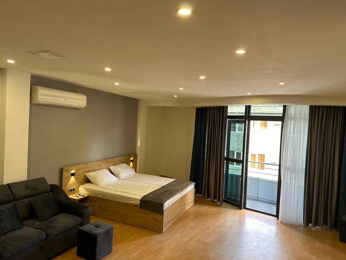 Friendly Hotel Erevan Esterno foto