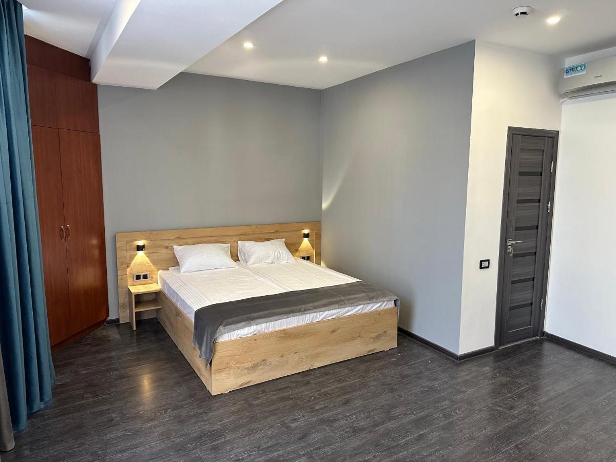 Friendly Hotel Erevan Esterno foto