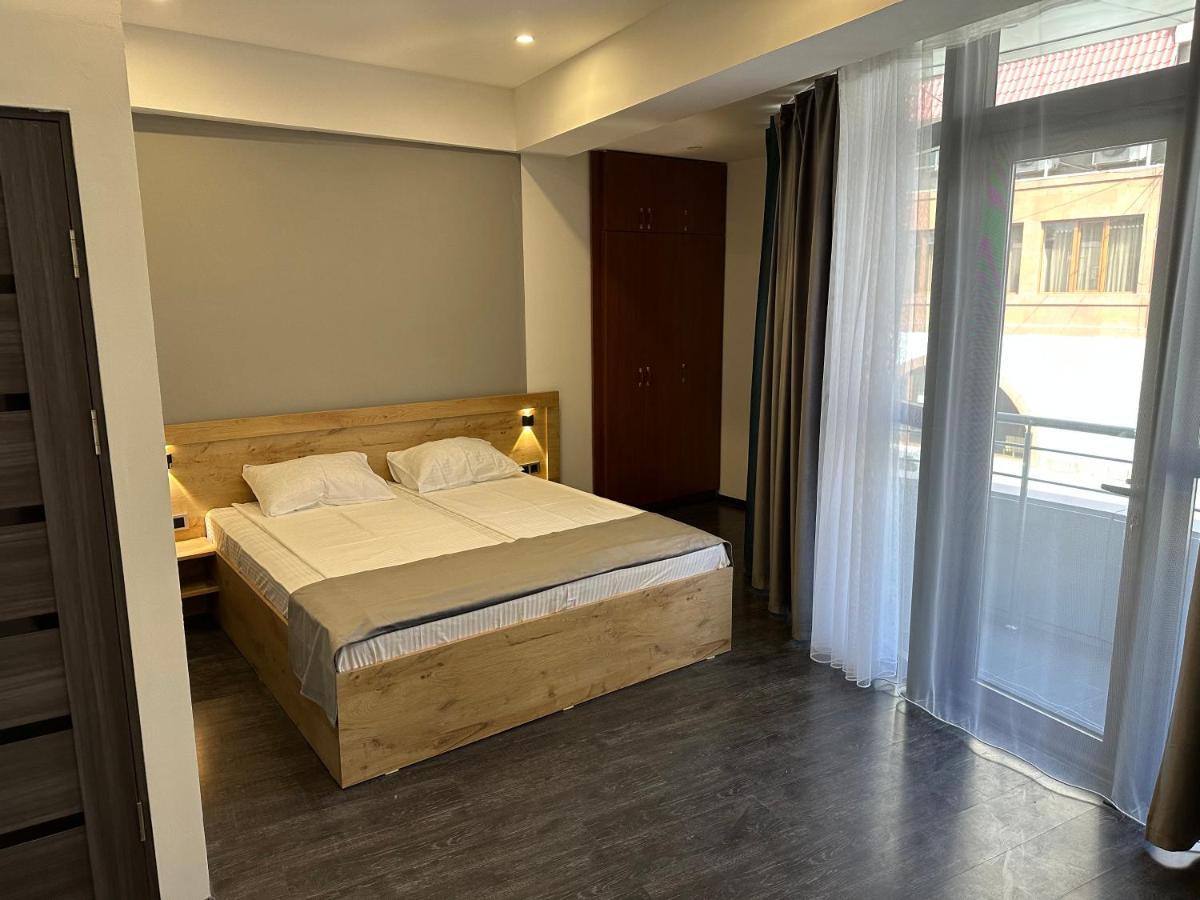 Friendly Hotel Erevan Esterno foto