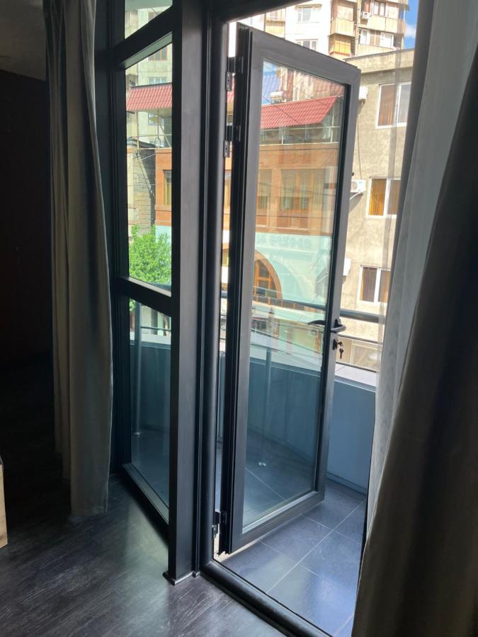 Friendly Hotel Erevan Esterno foto