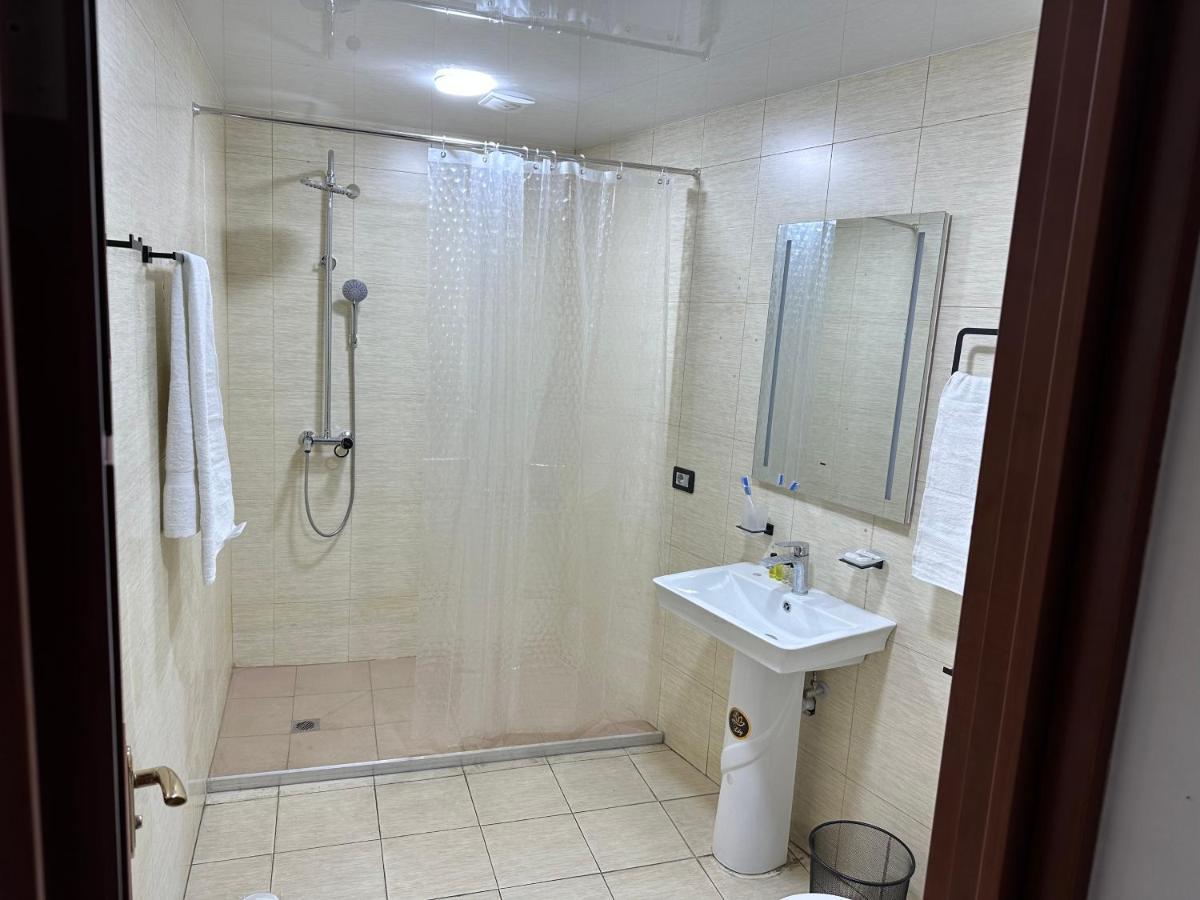 Friendly Hotel Erevan Esterno foto
