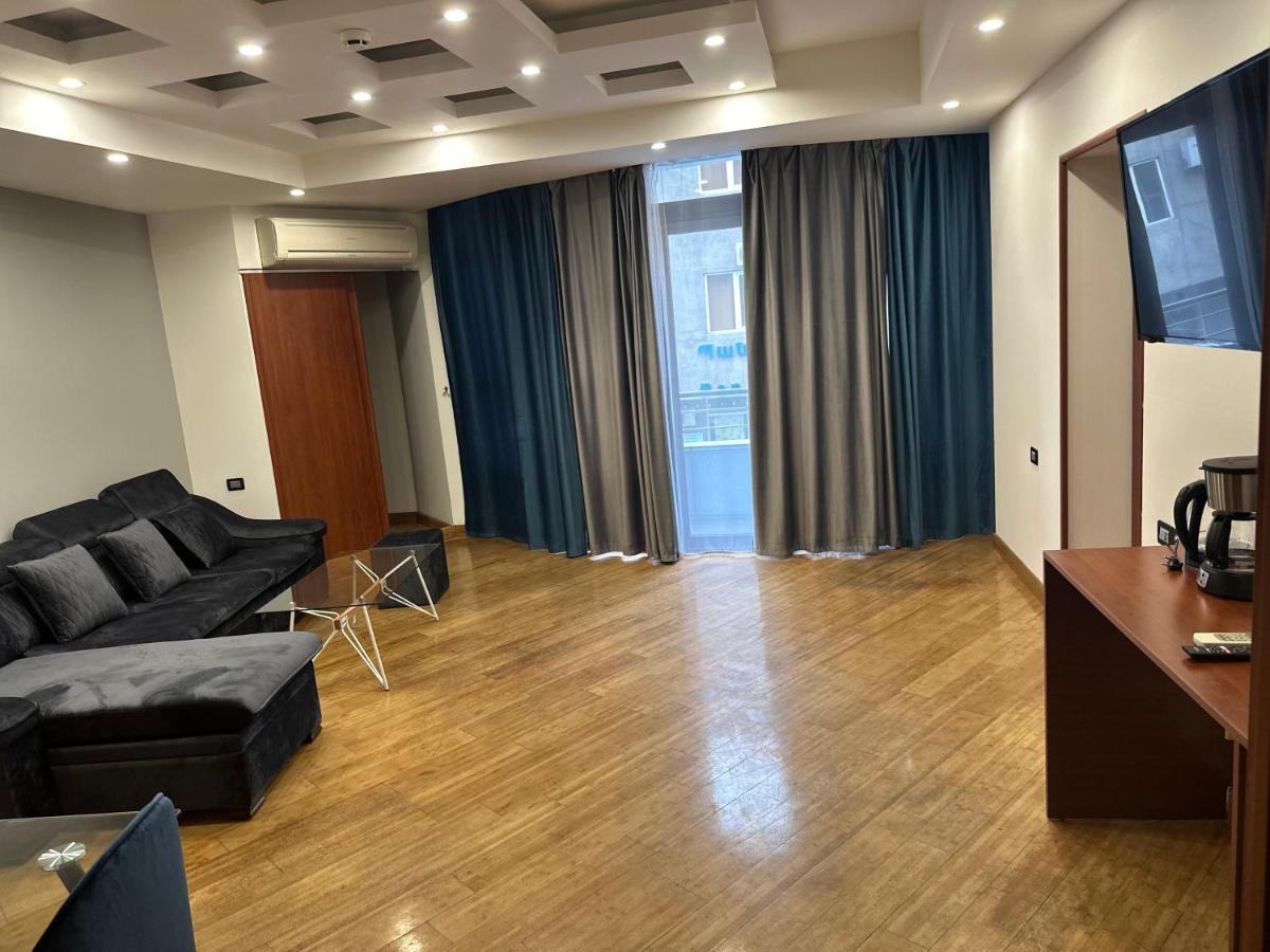 Friendly Hotel Erevan Esterno foto