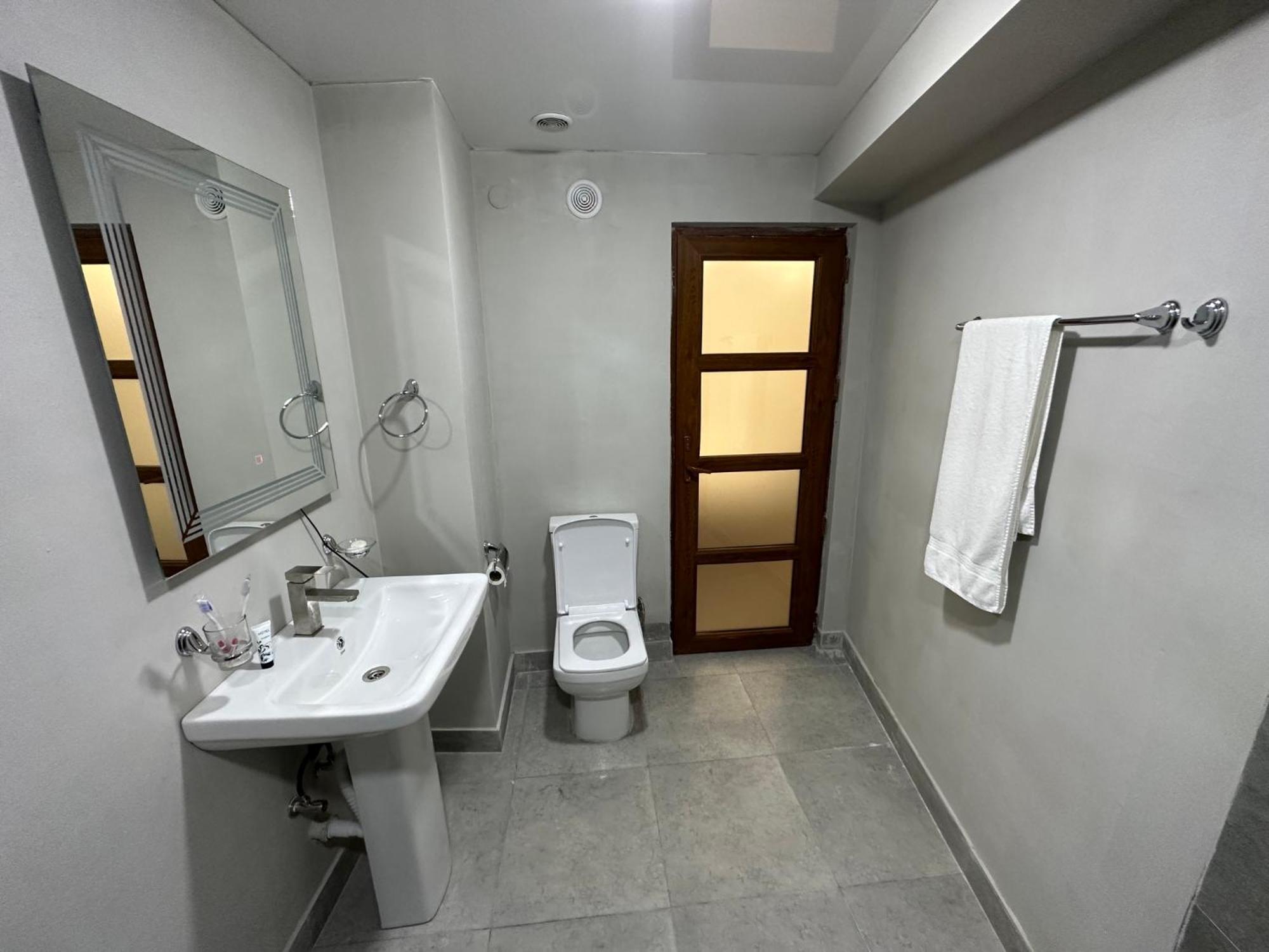 Friendly Hotel Erevan Esterno foto